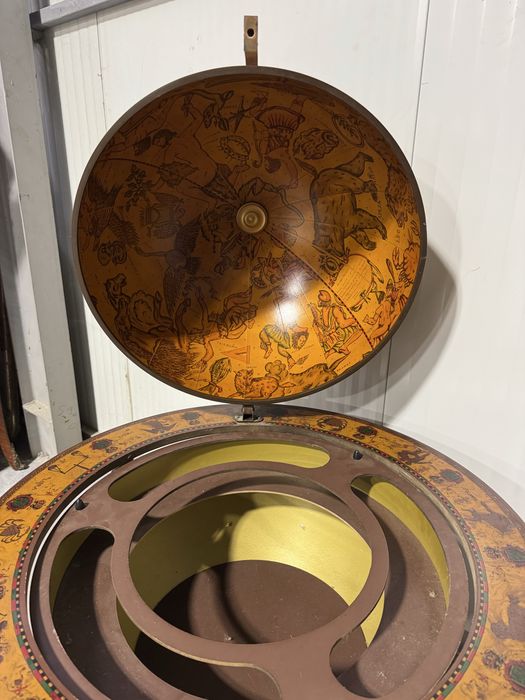 Bar glob pamantesc de dimensiuni mari