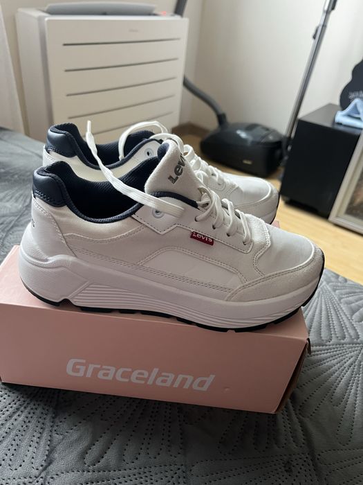 Различни видове маратонки