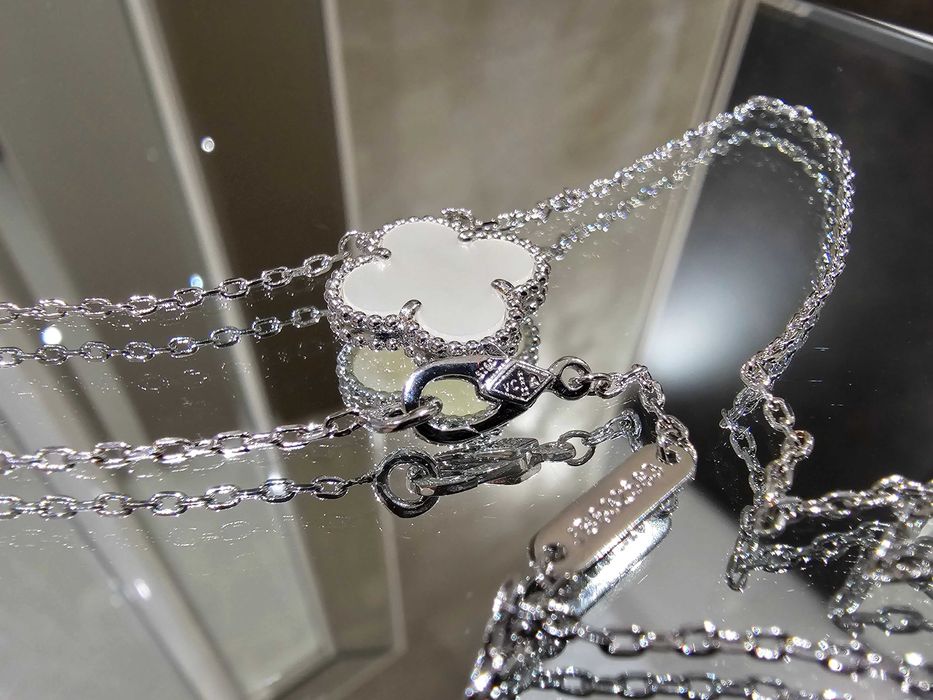 Van Cleef & Arpels VCA Silver Mother of Pearl Alhambra Дамско Колие