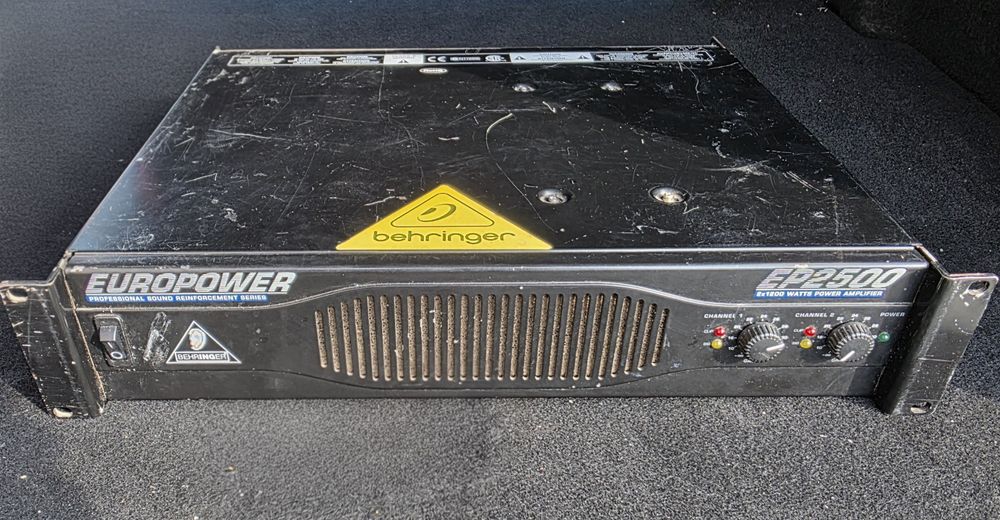 Vand/Schimb Behringer EP2500 Amplificator de putere cu un canal defect