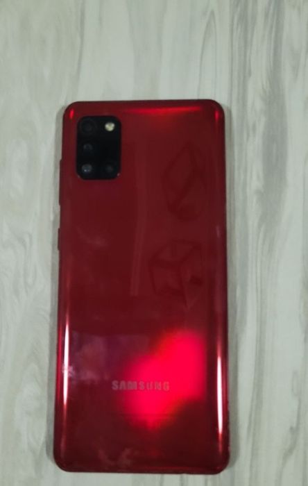 Galaxy A31 красный
