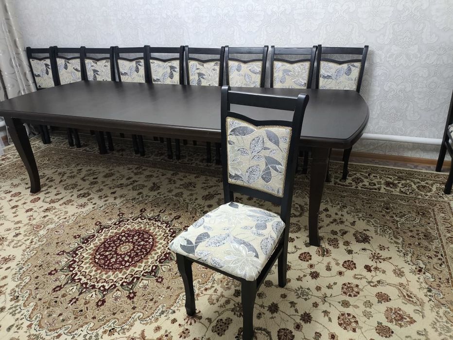 Стол со стульями шкаф