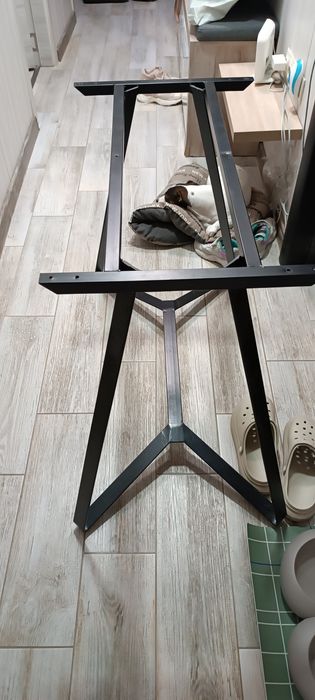 Метална стойка за маса