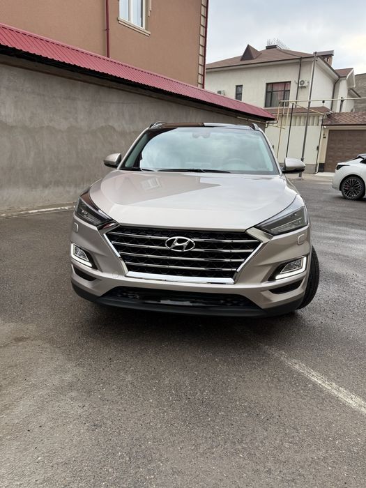 Протается Hyundai Tucson 2019 года фулл позиция