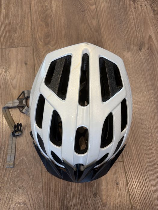 Specialized каска за колело