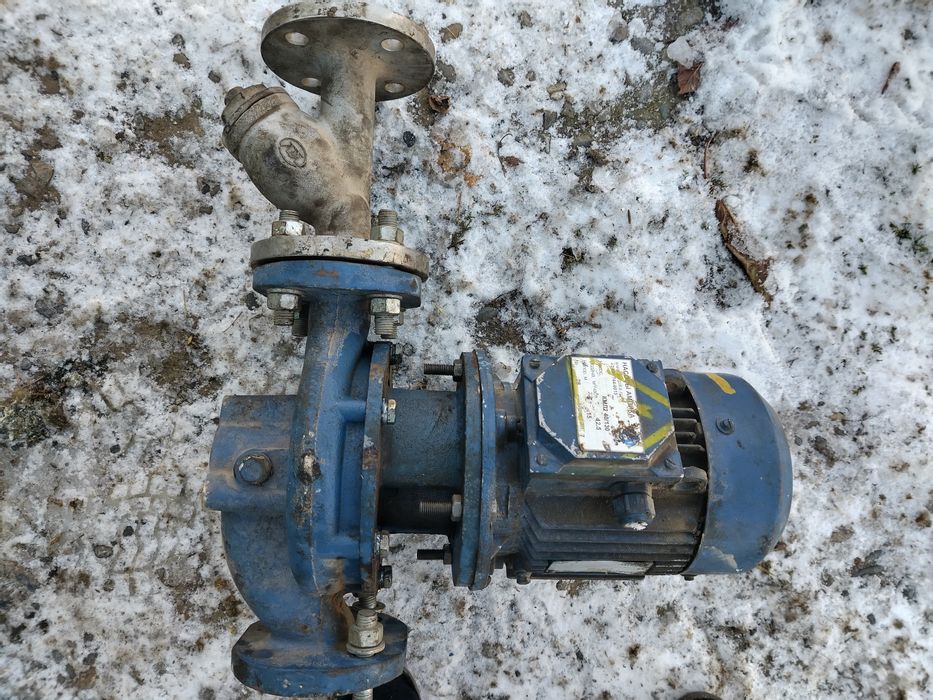 Насос двигателем и фильтр