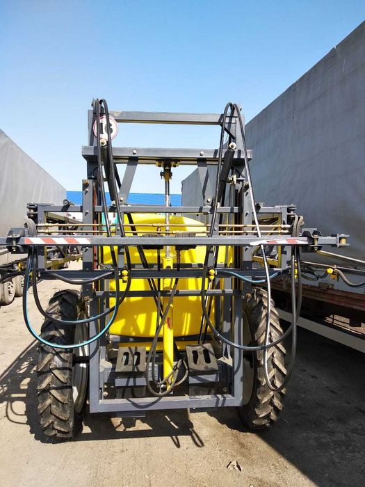 опрыскиватель 2500 литров 18 метров