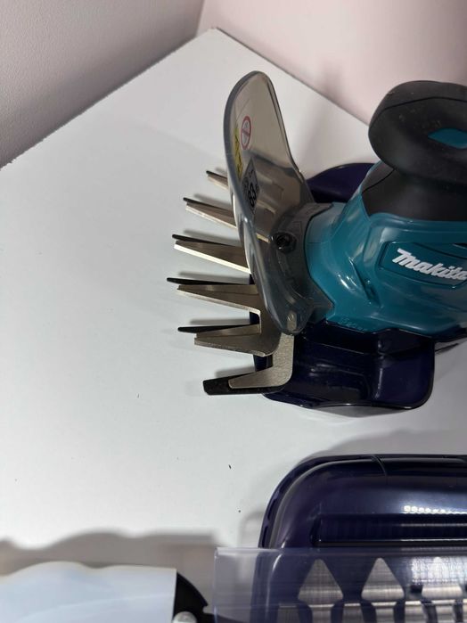 Makita DUM604ZX - Masina de tuns gard viu 12V