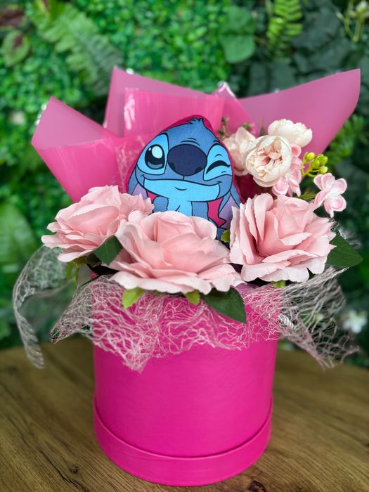 Букет Плюшена играчка ананас с лалет и други