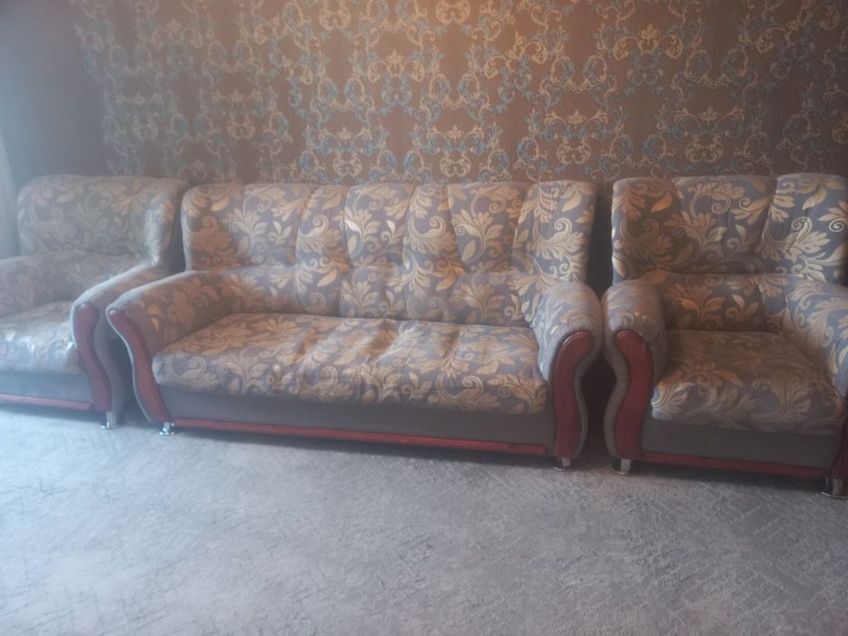 Продам диван с креслом