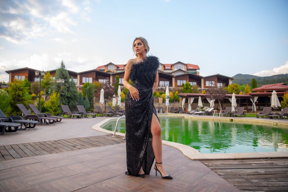 Официална рокля Beyond