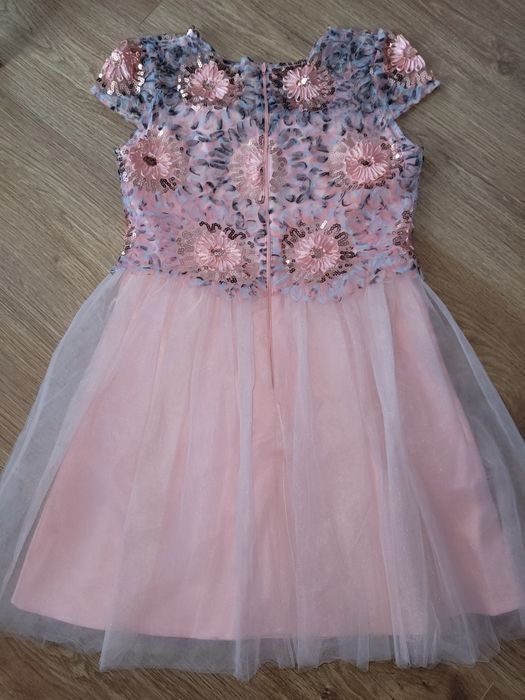 Нова официална розова рокля на Lucy