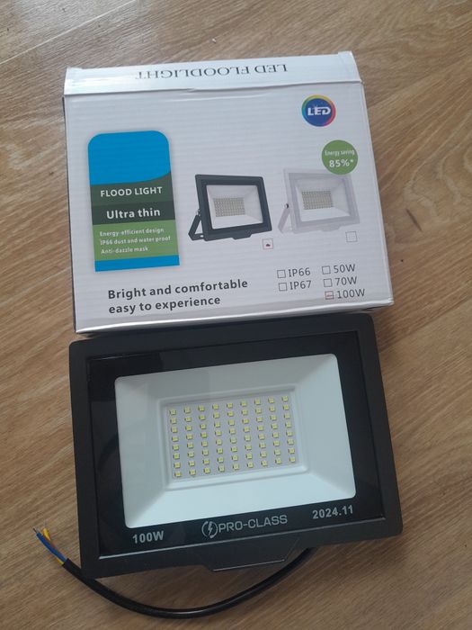 Прожектор продам