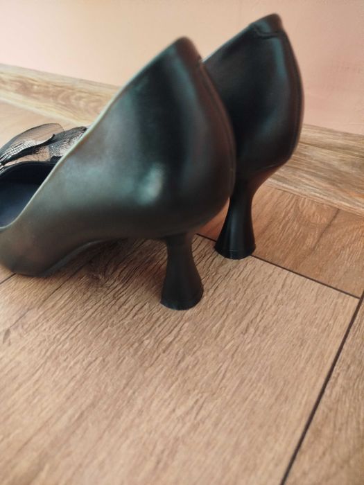 Дамски обувки с ток