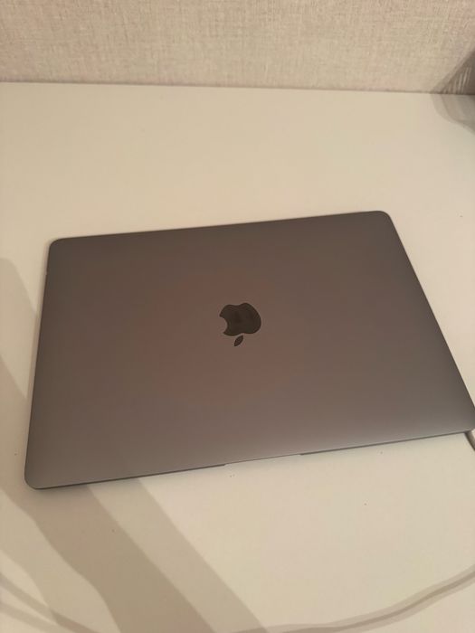 Продам Mac Booc Air M1