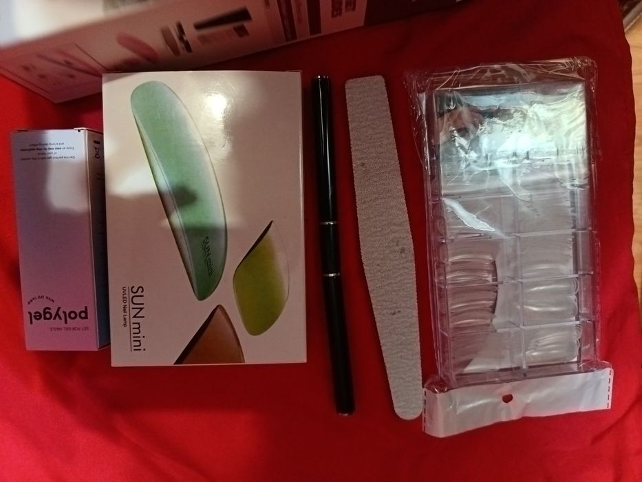 Продавам Чисто нов комплект маникьор.