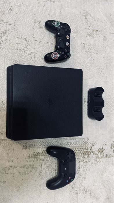 Продам PlayStation 4 Slim 1 TB