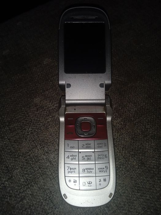 Телефон раритет Нокиа с зарядкой