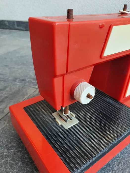 Стара шевна машина Michaela