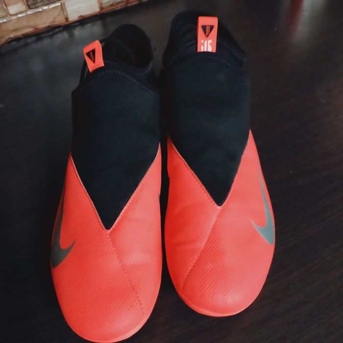 Adidași fotbal,aproape noi