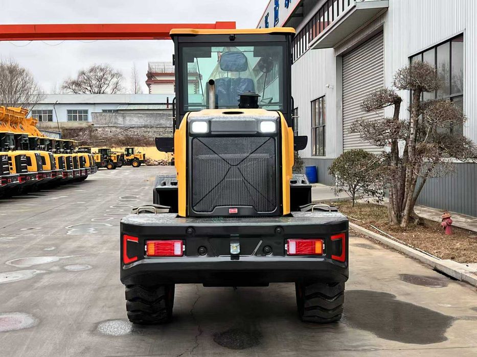 Фронтальные погрузчик MAXBULL модель SW945