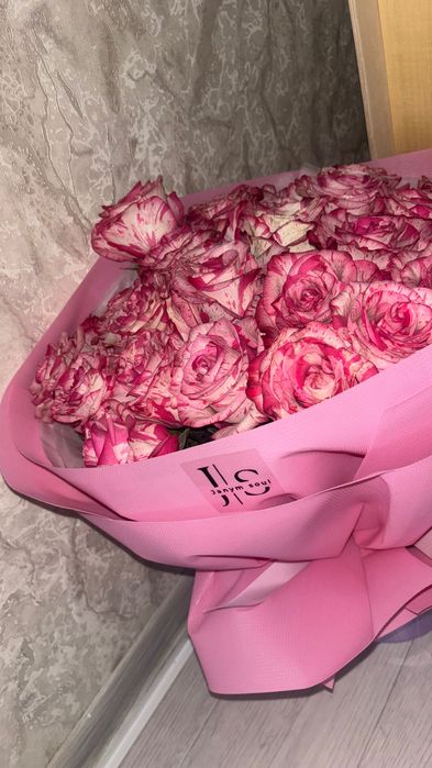 свежие розы розовые