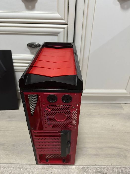 Корпус Aerocool Full Tower в отличном состоянии
