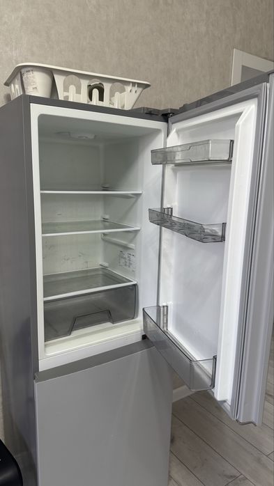 Продам холодильник Midea