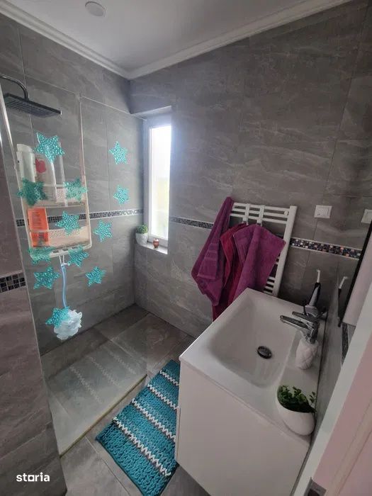 Apartament cu 3 camere  de 55mp plus balcon 6mp , zona : Floresti Tine