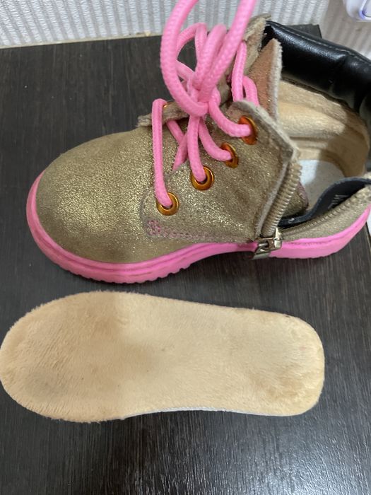 Продам обувь для девочки