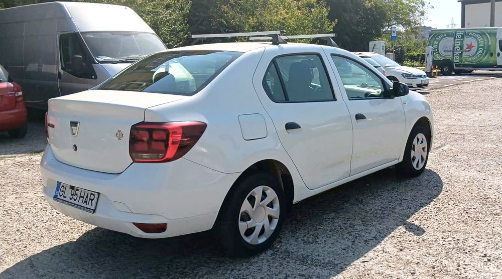 Vând Dacia Logan