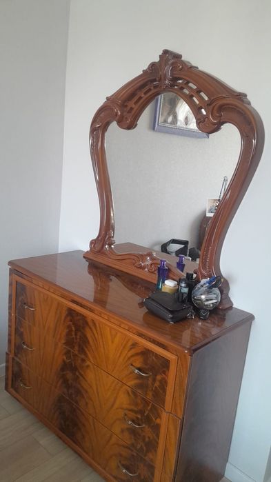 Продам спальный гарнитур с матрасом