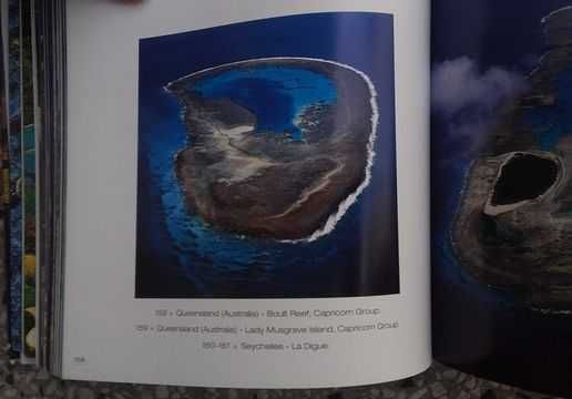 The Earth: CubeBook by Alberto Bertolazzi