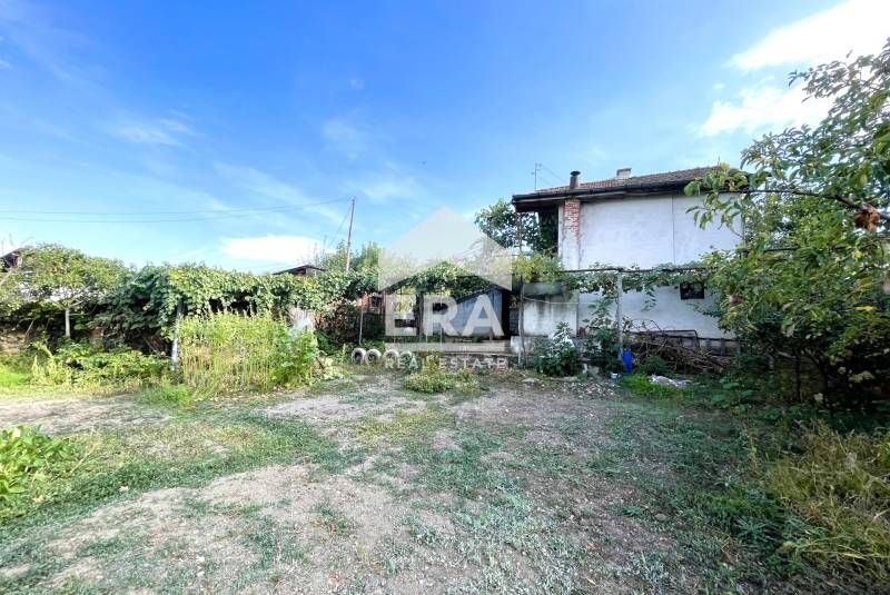 Вила с двор в кв.Прилепци