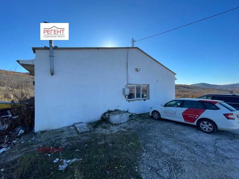 Продава се имот с 6 декара обща площ в гр.Дряново