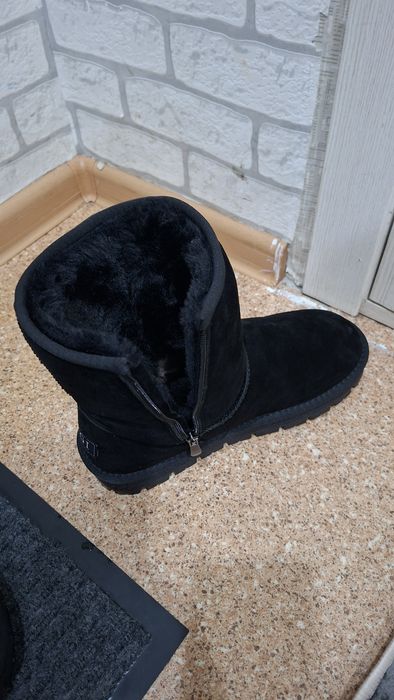 Продам угги новые 42 размер
