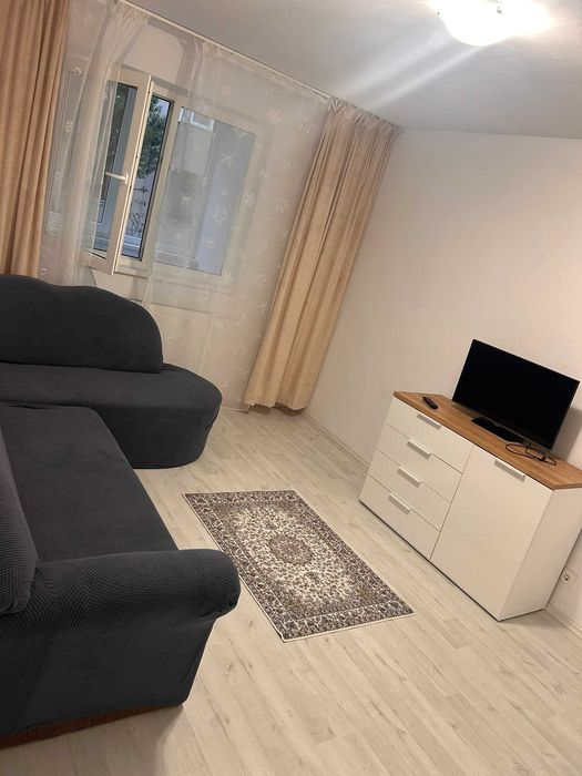 Închiriez apartament
