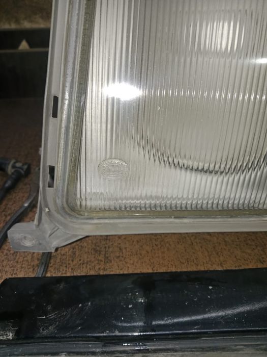 Фара на 124 мерс