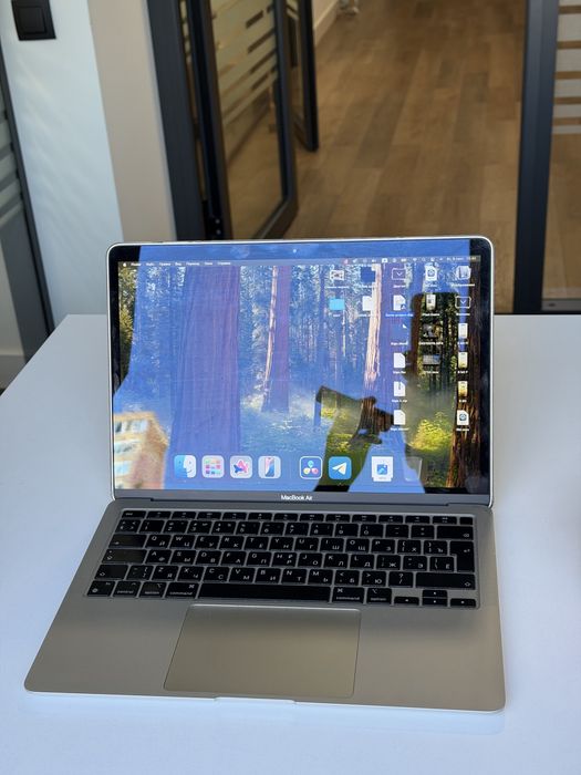 Продам MacBook M1 8/256