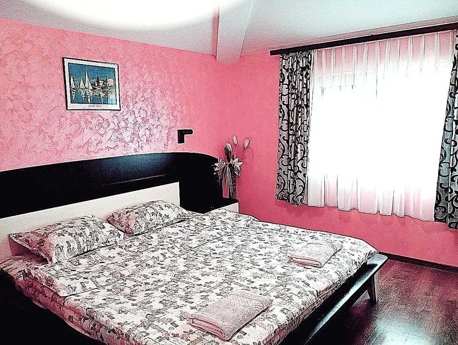 Целогодишни нощувки във Варна. Свободно паркиране! Стаи и студия със собствен санитарен възел.