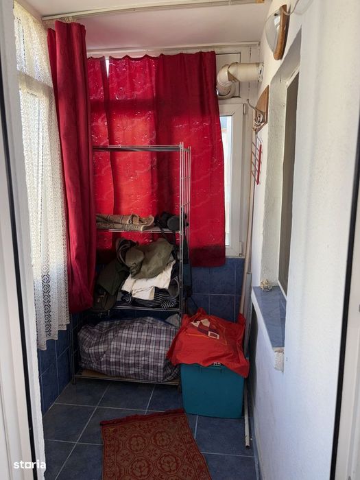 Vând apartament 2 camere, decomandat, zona Vidin