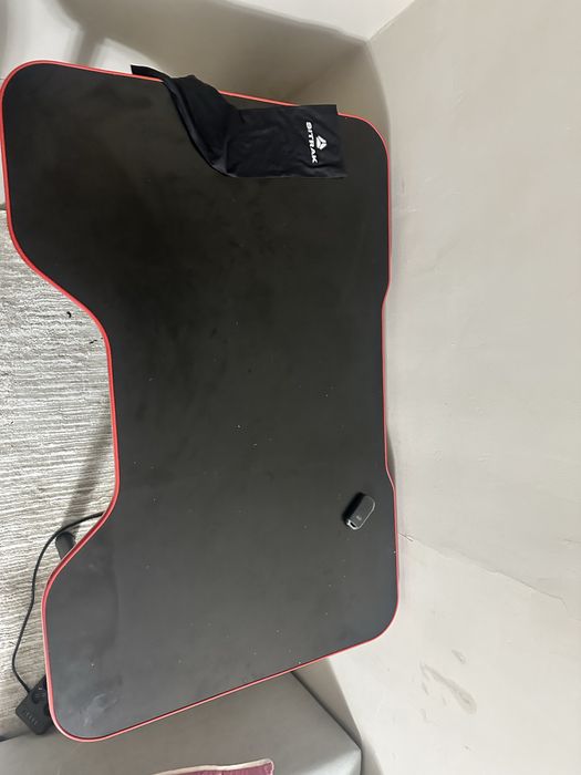 Продам игравое кресло и стол