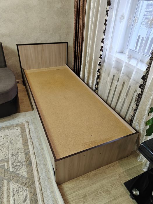 Продам односпальную кровать