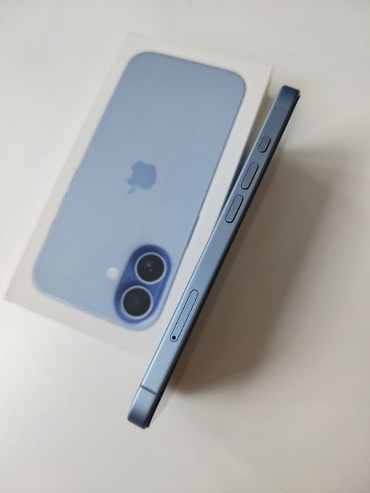 Продавам неразличим от нов iPhone 17 256Gb Mist Blue с 2 години гаранция