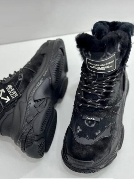 Зимние кроссовки НОВЫЕ!