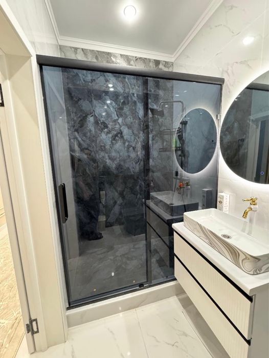 Стеклянные душевые кабины