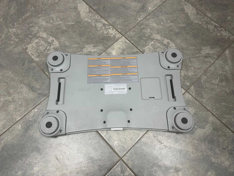 Nintendo Wii Balance Board + играта Wi Fit