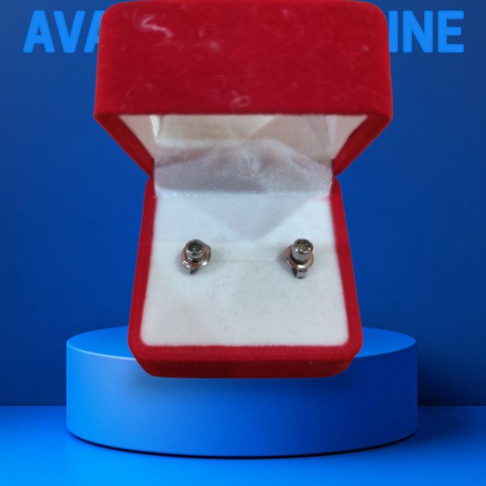 Продавам обеци..