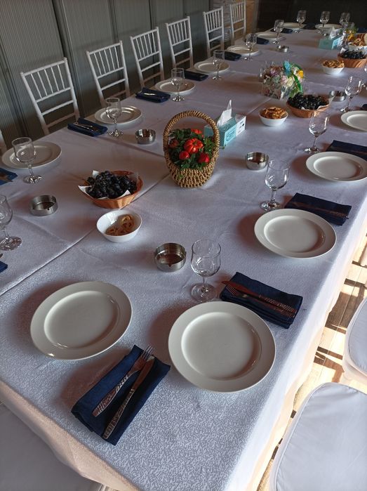 Închiriere scaune mese cort evenimente