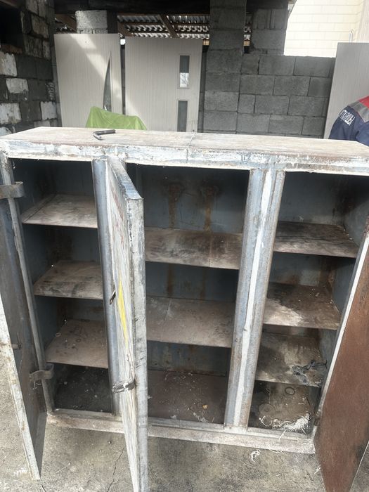 Железный сейф шкаф для мастерской